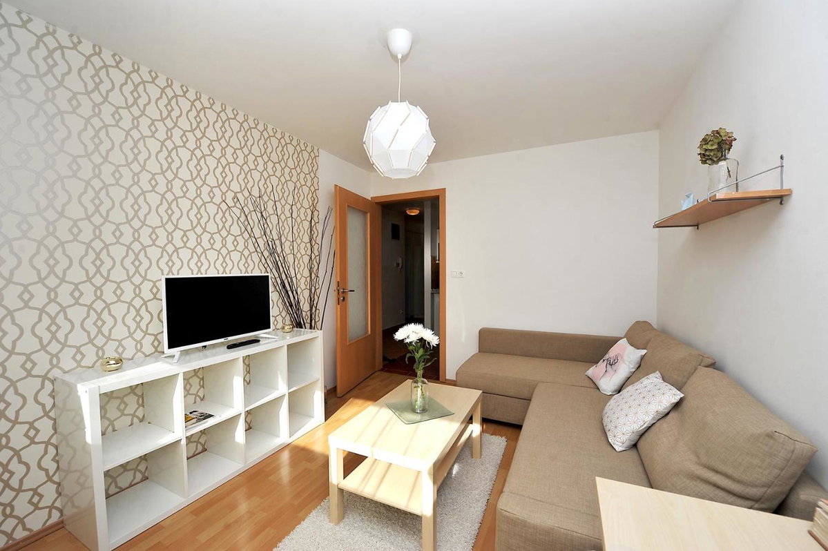 iHome Apartment 5.0, Hungary
