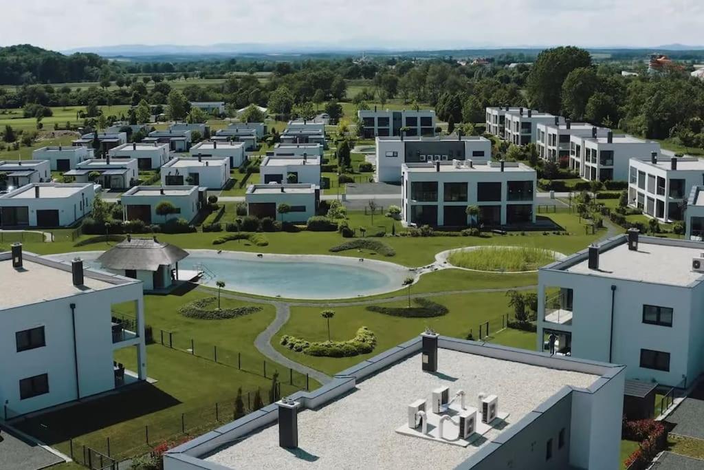 Hotel · Teichappartement am Golfplatz und Therme Lutzmannsburg, Zsira