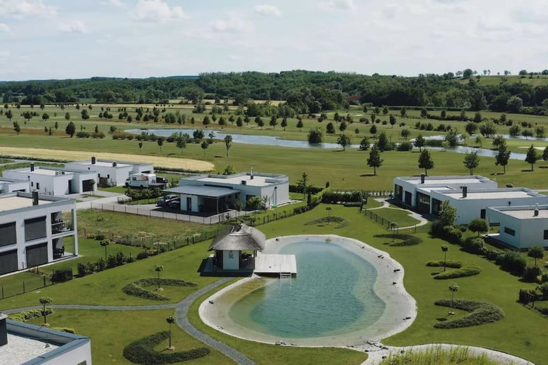 Teichappartement am Golfplatz und Therme Lutzmannsburg, Zsira, Hungary