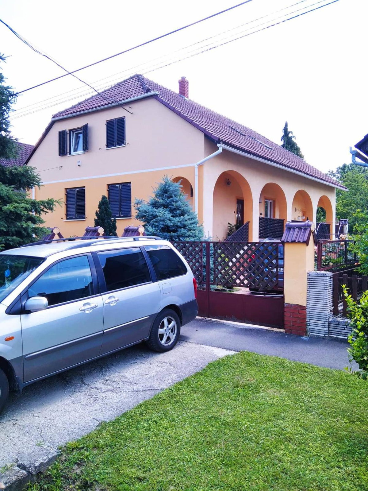 Szemi ház, Hungary