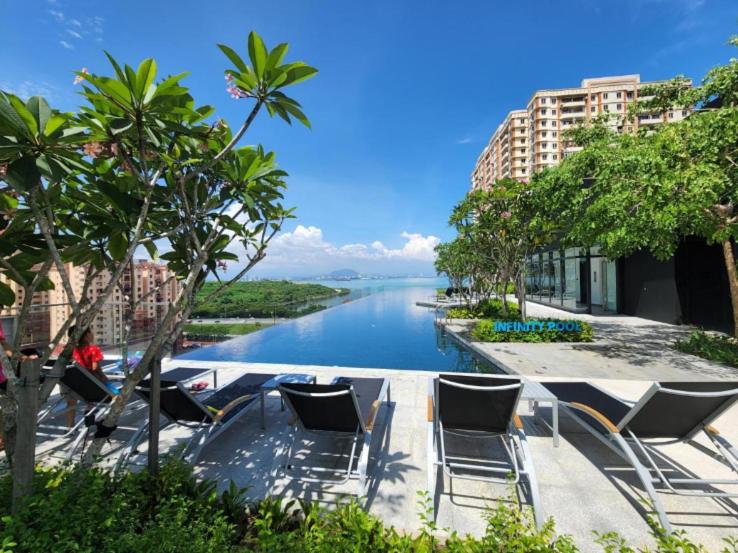 Urban Suites George town - Affordable & Luxury Stay - High-Floor with Spectacular Sea and Penang Bridge View, Malaysia