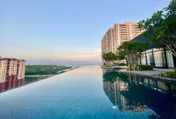 Urban Suites George town - Affordable & Luxury Stay - High-Floor with Spectacular Sea and Penang Bridge View, Jelutong, Malaysia