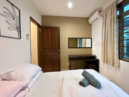 Comfort Gather Near CIQ 5B3B, Johor Bahru, Malaysia