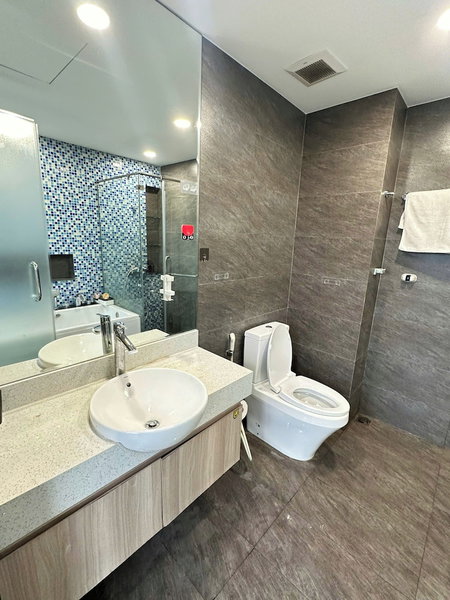 Luxe Paradise Premium Hotel Nguyen Khac Hieu, Hanoi, Vietnam