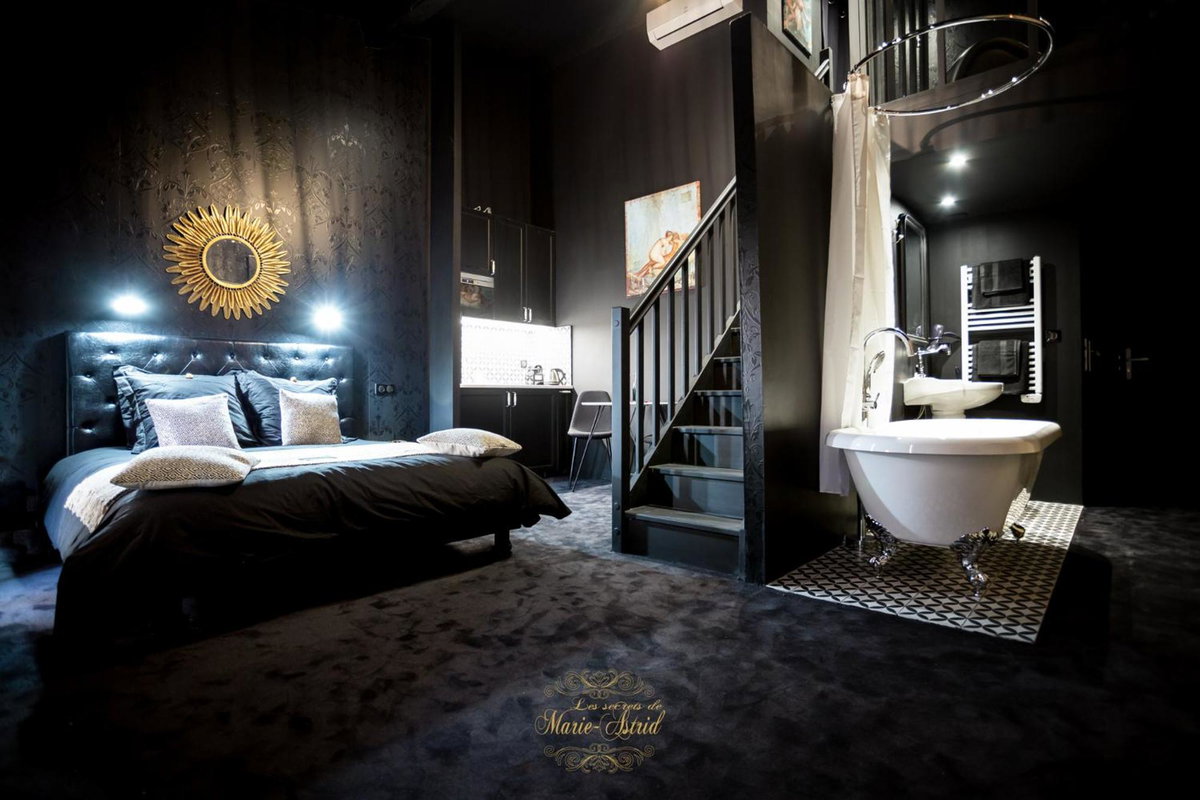 Les Secrets de Marie-Astrid, Suite Love Room, France