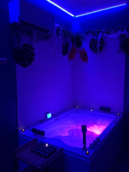L EDEN et sa love room avec balnéothérapie, Maisons-Alfort, France