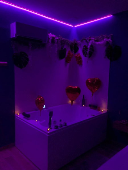 L EDEN et sa love room avec balnéothérapie, Maisons-Alfort, France