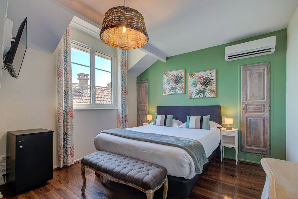 Hotel · Logis Hotel Le Blason de Provence, Monteux
