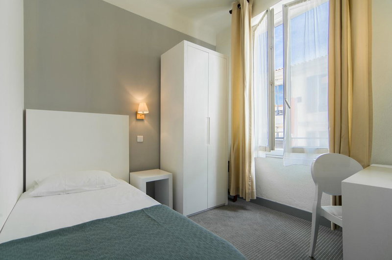 Hôtel P.L.M., Cannes, France