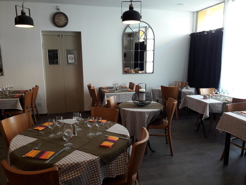 Hôtel-Restaurant "Chez Carrière", Aigues-Mortes, France
