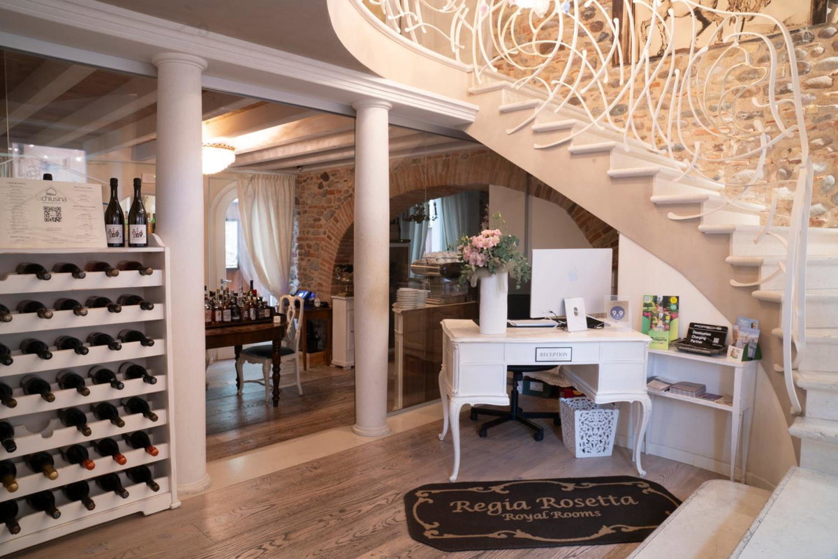 Regia Rosetta - Royal Rooms Borghetto, Italy