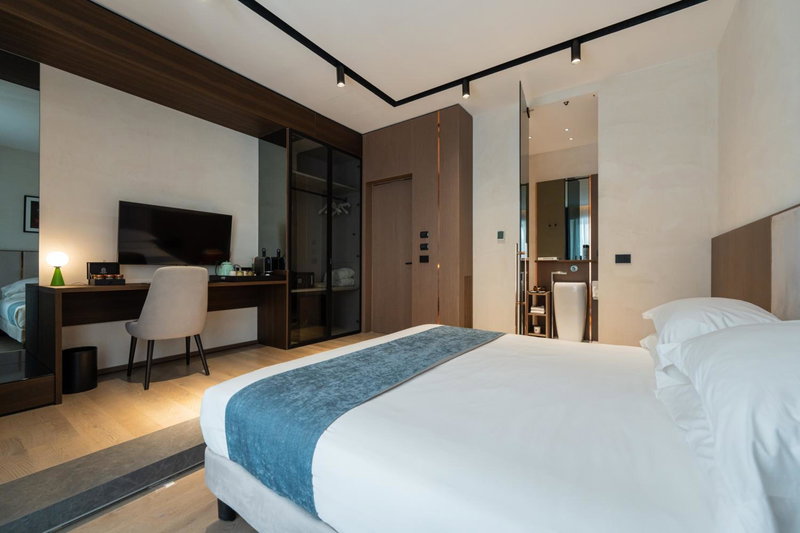 Agra Suites, Naples, Italy