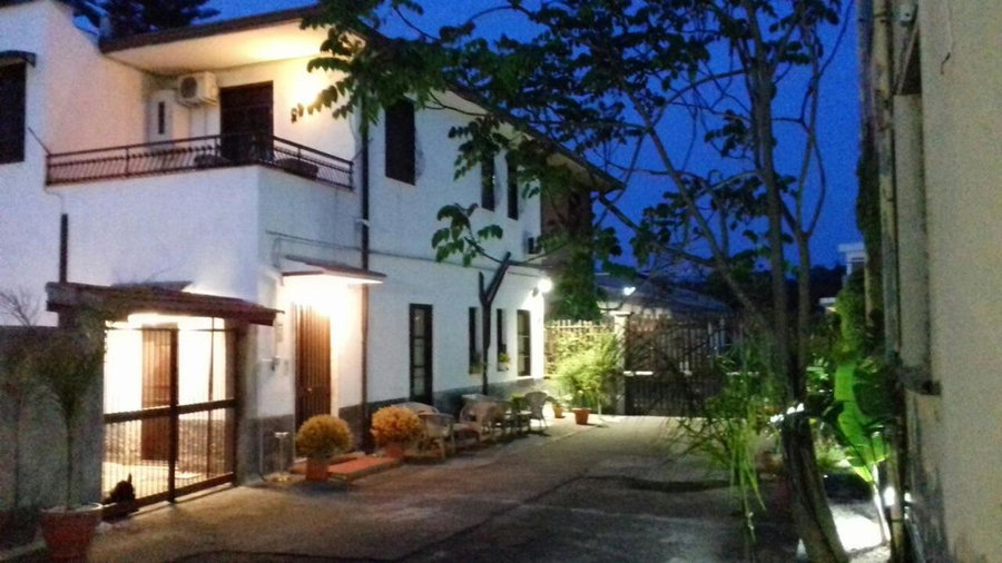 Bed & Breakfast Fontanarossa Airport -Private Parking-, Catania, Italy