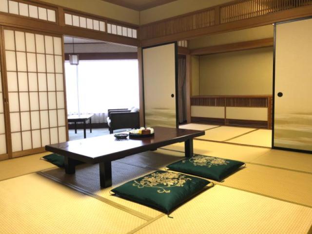 Hotel Oonoya, Atami, Japan
