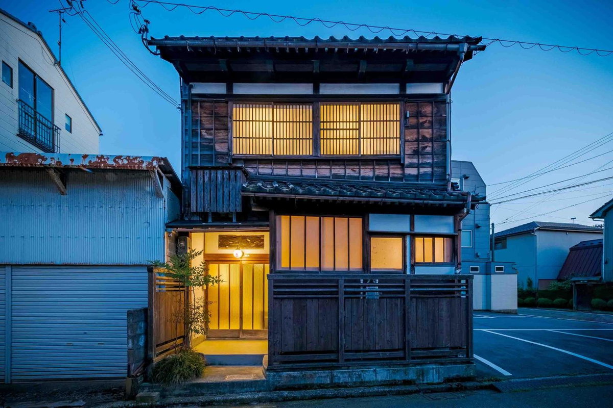 Hisago, Japan