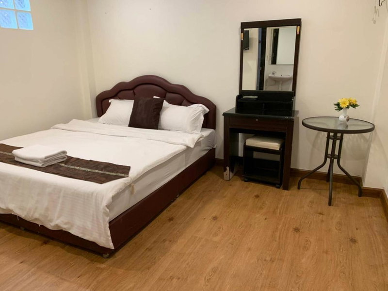 Longzhu Guesthouse, Bangkok, Thailand