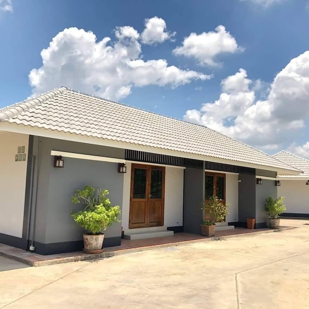 Hotel · S Ville Resort, Uthai Thani