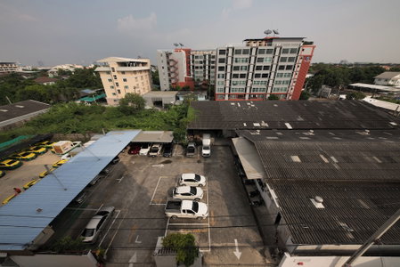 Lee's Mark Residence, Samut Prakan, Thailand