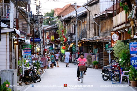 Norn Nab Dao Rimkhong, Chiang Khan, Thailand