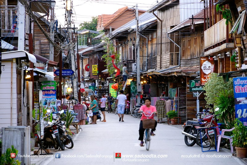 Norn Nab Dao Rimkhong, Chiang Khan, Thailand