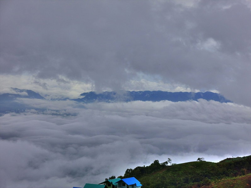 Baanchomdow Phutubberk, Lom Kao, Thailand