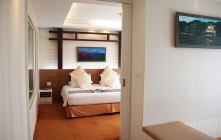 V Verve Service Apartment Hotel, Chachoengsao, Thailand
