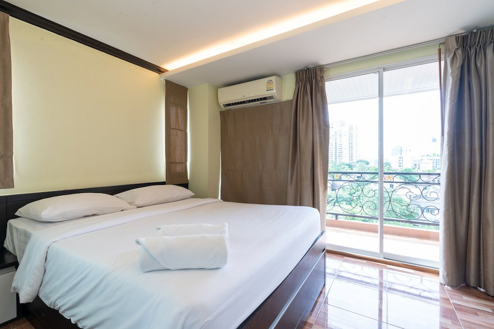 Greenview Ekkamai 10, Thailand
