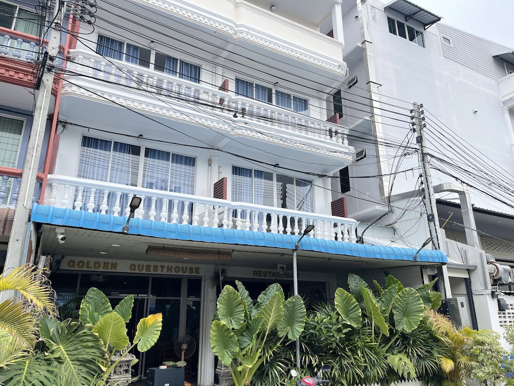 Hotel · Golden Guesthouse, Cha-am