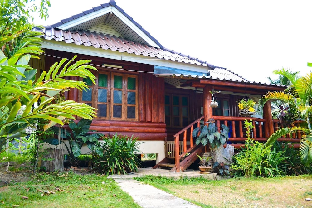 Hotel · Pai Porpeang Guesthouse, Pai