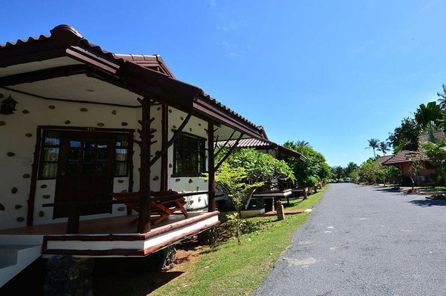 Alongkot Beach Resort Khanom, Khanom, Thailand