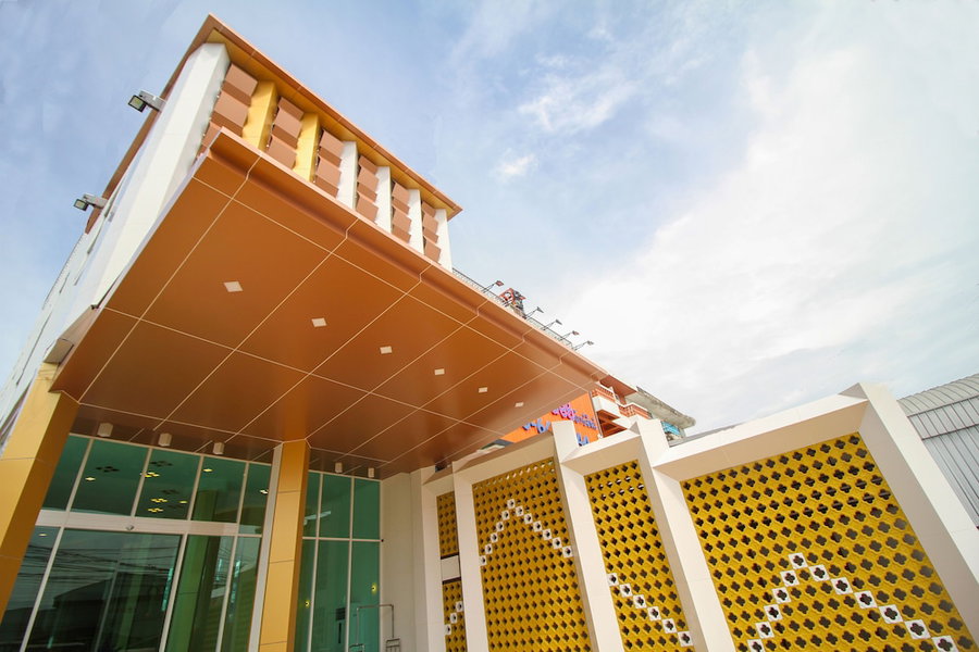 Convenient Grand Hotel, Bang Sao Thong, Thailand