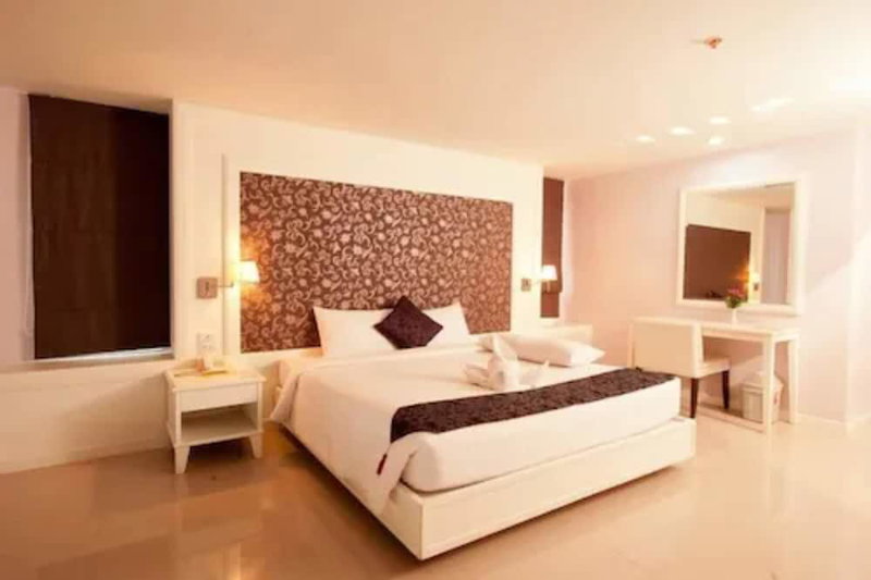 Convenient Grand Hotel, Bang Sao Thong, Thailand