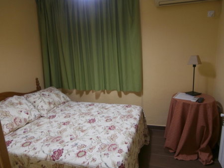 Hostal Puerta Bonita Vista Alegre, edificio sin ascensor, Madrid, Spain