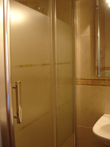 Hostal Puerta Bonita Vista Alegre, edificio sin ascensor, Madrid, Spain