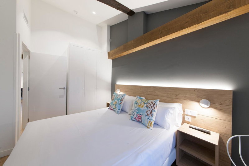 Antique Pamplona Tres Reyes Apartments, Pamplona, Spain