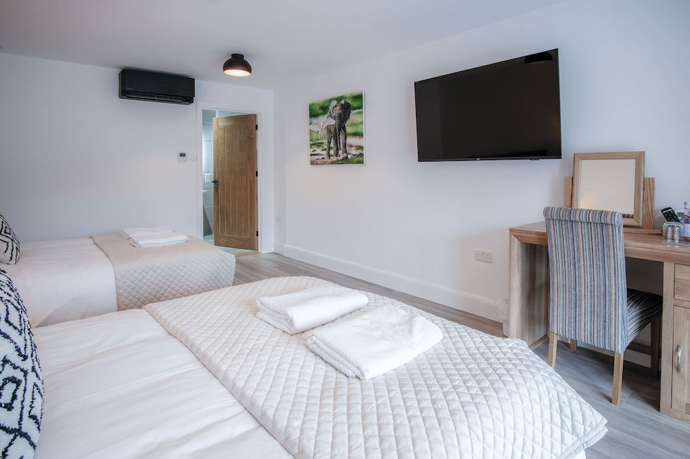Hotel · The Sleeping Giant - Pen Y Cae Inn, Swansea