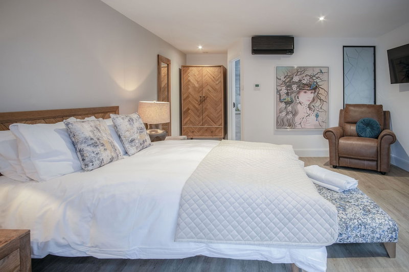 The Sleeping Giant - Pen Y Cae Inn, Swansea, United Kingdom