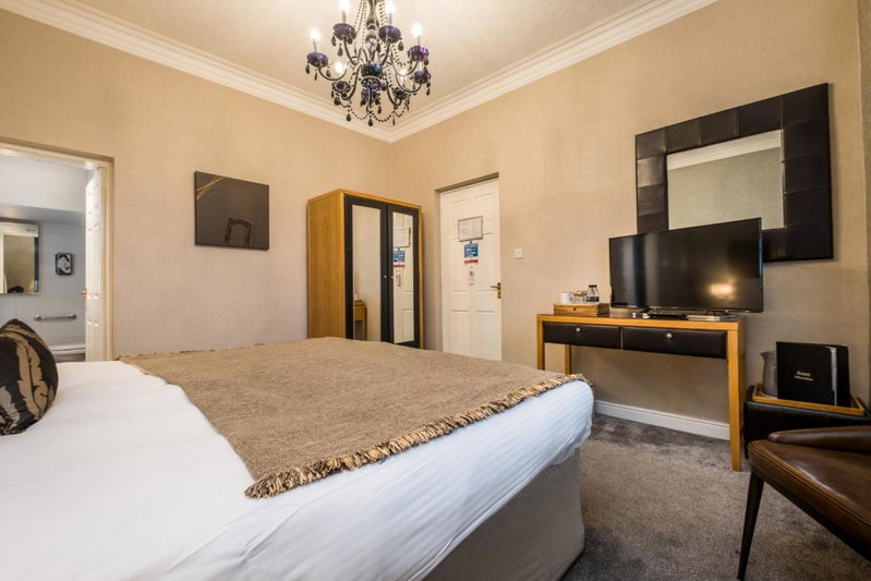 The Howbeck & The Retreat 5min to Lake, Restaurants & to the free Hydro Wellness Club, Windermere, United Kingdom