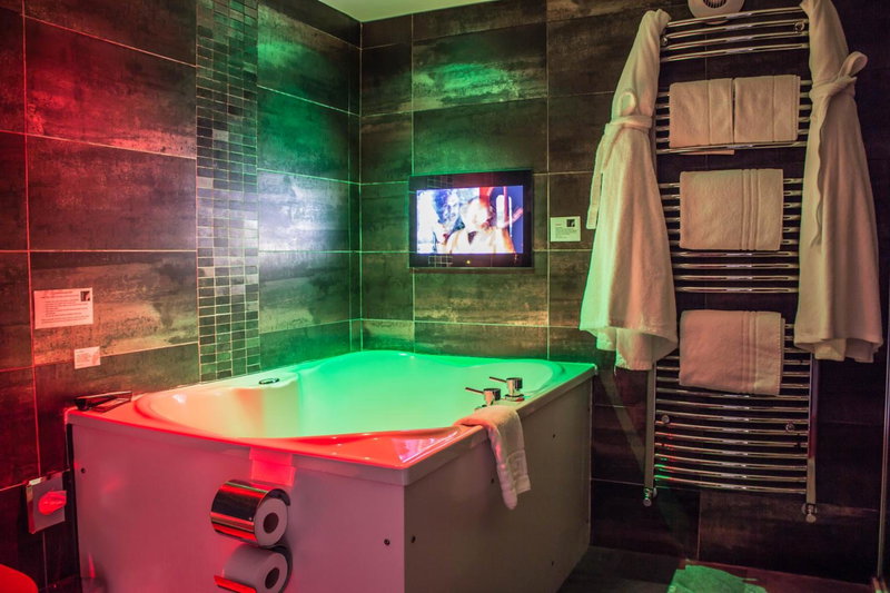 The Howbeck & The Retreat 5min to Lake, Restaurants & to the free Hydro Wellness Club, Windermere, United Kingdom