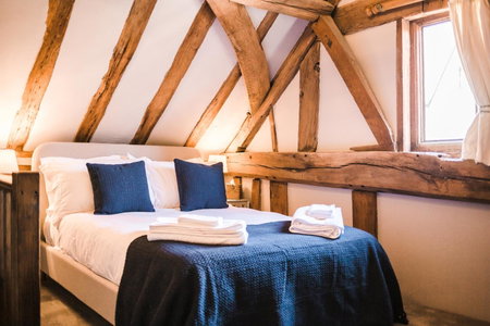 Taylour House - Edenbridge, sleeps 10, historic, unique yet modern, Kent, United Kingdom