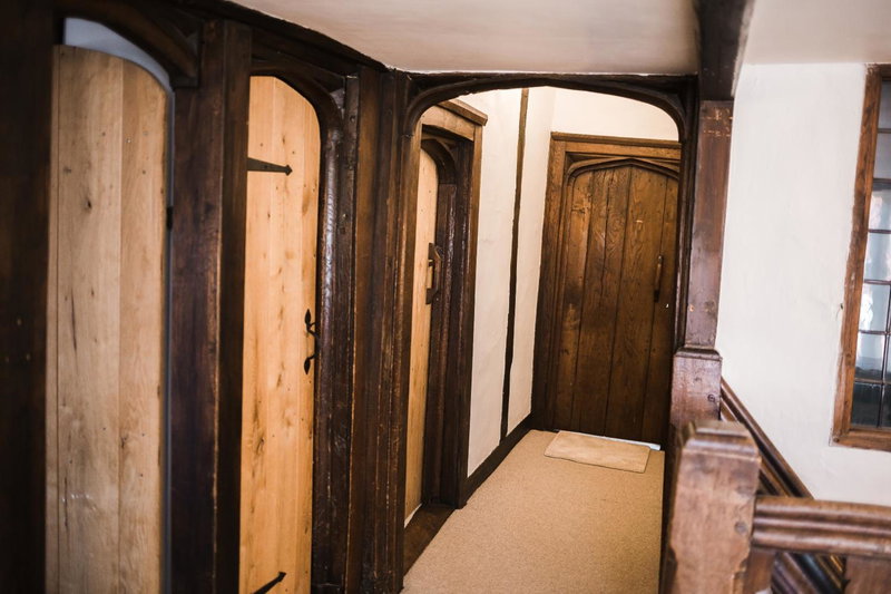 Taylour House - Edenbridge, sleeps 10, historic, unique yet modern, Kent, United Kingdom