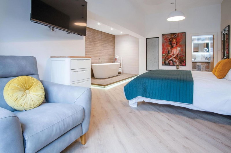 Suite 5 - Sleeping Giant Hotel - Pen Y Cae Inn, Brecon, United Kingdom