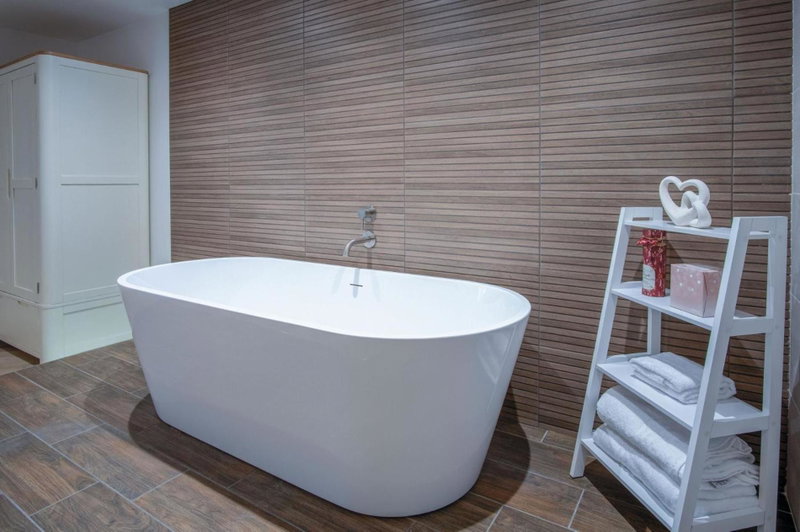 Suite 5 - Sleeping Giant Hotel - Pen Y Cae Inn, Brecon, United Kingdom