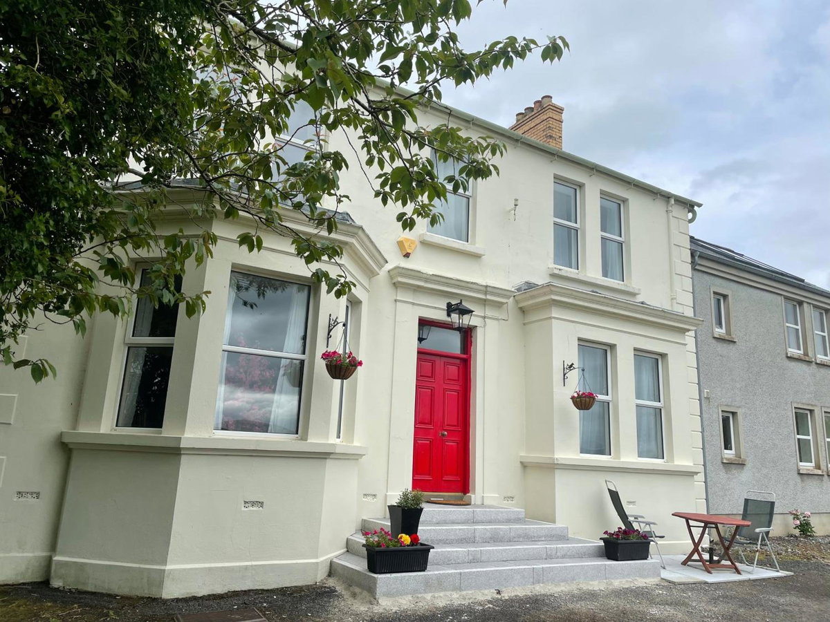 Hotel · Brackfield House Super king bed ,Single Free parking wifi, Killaloo