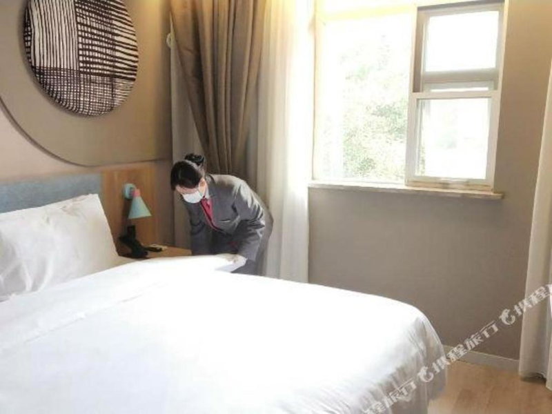 Home Inn Neo Leshan Central Food Street, Leshan, China