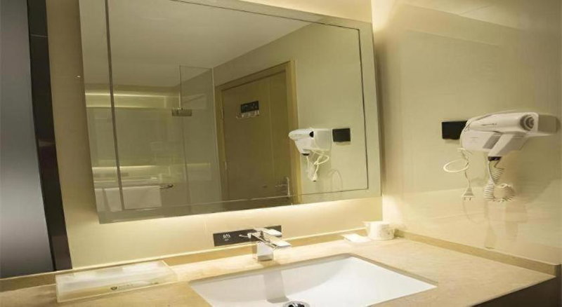 City Comfort Inn Luchuan Hot Spring Plaza High-speed Railway Station, Yulin, China