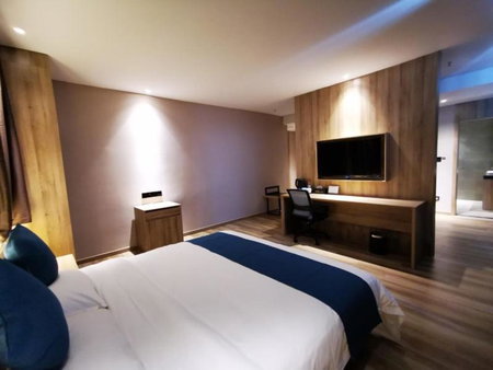 VX Wuxi Huishan District Yuqi Gonggye Yuan Zhengzhong Road Hotel, Yuqi, China