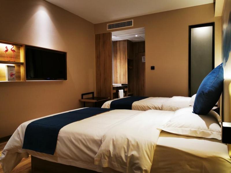 VX Wuxi Huishan District Yuqi Gonggye Yuan Zhengzhong Road Hotel, Yuqi, China