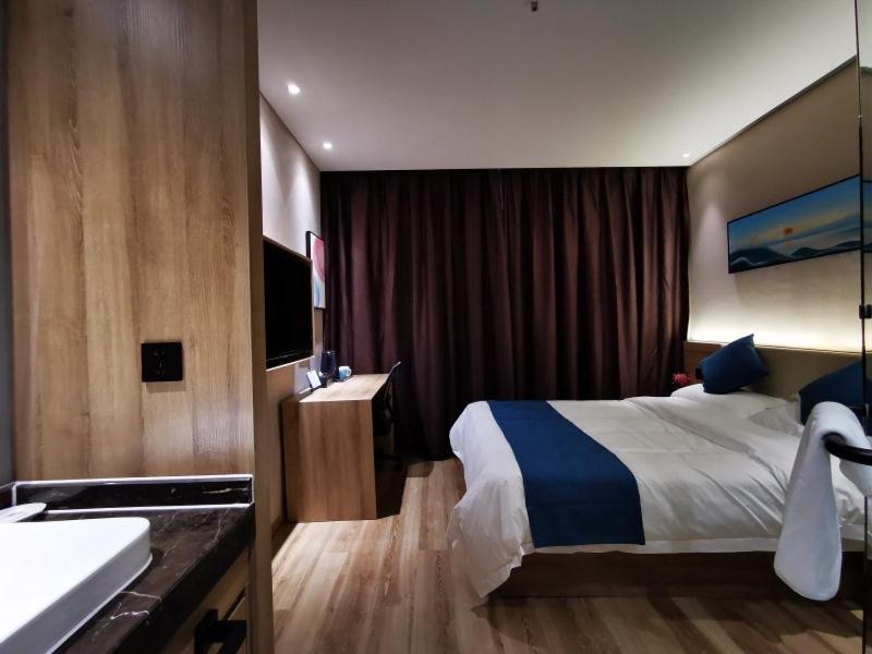 VX Wuxi Huishan District Yuqi Gonggye Yuan Zhengzhong Road Hotel, Yuqi, China