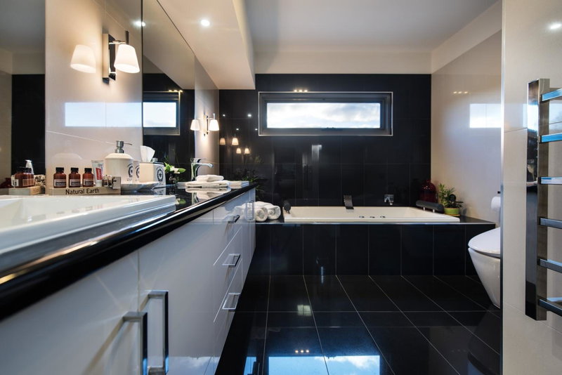 Azura, Daylesford, Australia